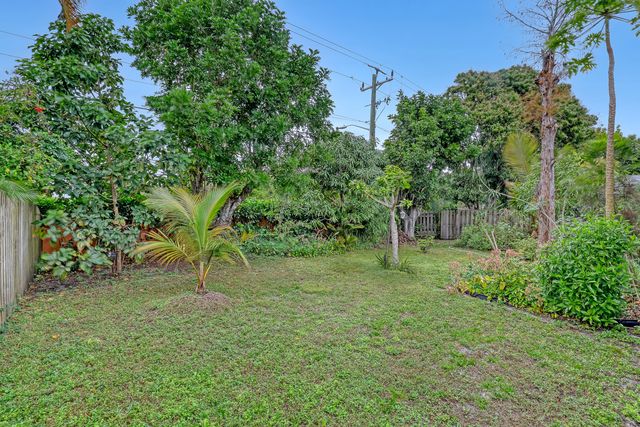 4941 Broadstone Circle, West Palm Beach, FL 33417