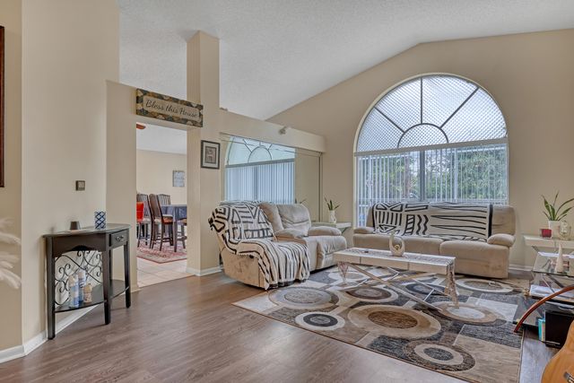 4941 Broadstone Circle, West Palm Beach, FL 33417