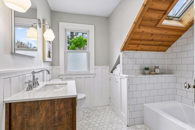 23 W 48th Street, Minneapolis, MN 55419