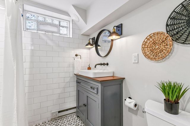 23 W 48th Street, Minneapolis, MN 55419