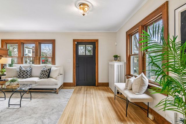 23 W 48th Street, Minneapolis, MN 55419