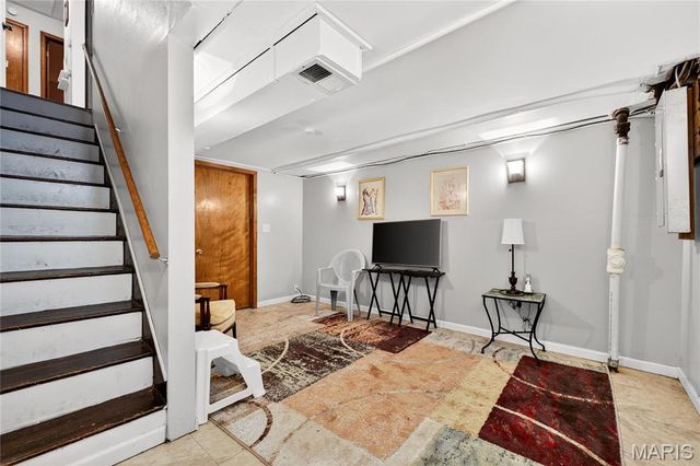 300 Royce Drive, St Louis, MO 63135