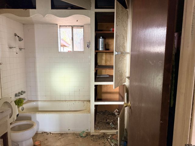 2592 CR 3306, Jacksonville, TX 75766