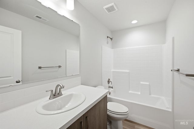 5321 E Rolling Thunder Ct, Nampa, ID 83687