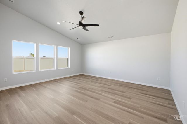 5321 E Rolling Thunder Ct, Nampa, ID 83687