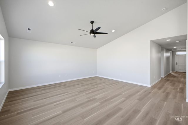 5321 E Rolling Thunder Ct, Nampa, ID 83687