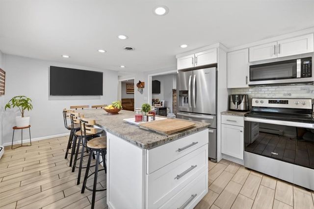 165 Salem Avenue, Cranston, RI 02920
