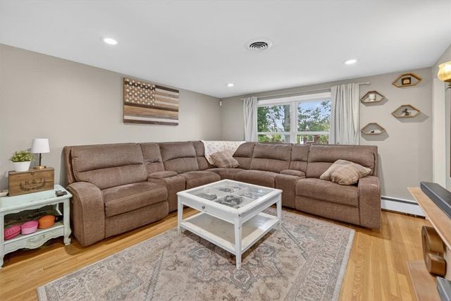 165 Salem Avenue, Cranston, RI 02920
