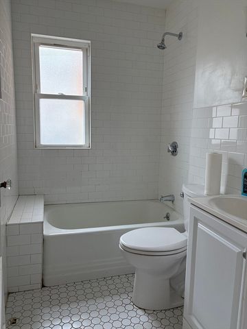 59 Dow Street 1, Salem, MA 01970