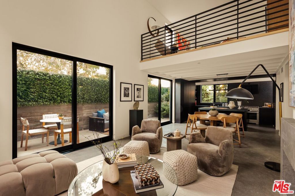 917 Hilldale Avenue, West Hollywood, CA 90069 — photo 2