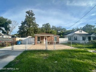 8300 BERRY, Jacksonville, FL 32211