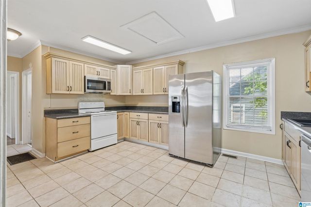2015 30TH AVENUE N, Hueytown, AL 35023