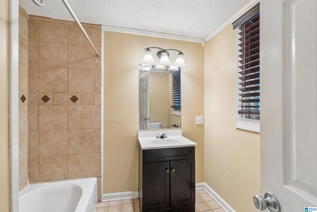 2015 30TH AVENUE N, Hueytown, AL 35023
