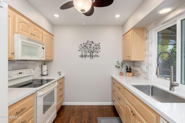 16846 N MEADOW PARK Drive, Sun City, AZ 85351