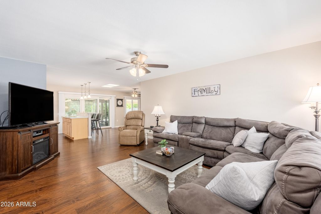 16846 N MEADOW PARK Drive, Sun City, AZ 85351 — photo 5