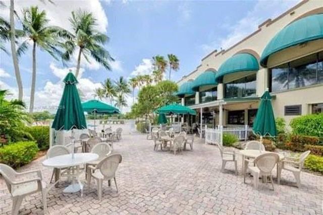 1831 S Sabal Palm Drive 105, Davie, FL 33324