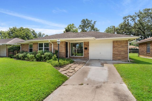 935 Stonecrest Drive, Houston, TX 77018