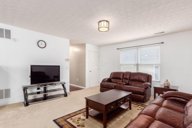 9325 Cliff Springs Trail, Columbus, OH 43240