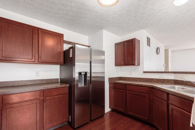 9325 Cliff Springs Trail, Columbus, OH 43240