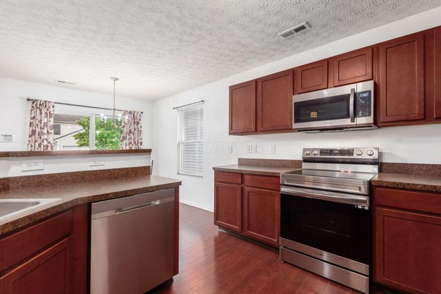 9325 Cliff Springs Trail, Columbus, OH 43240