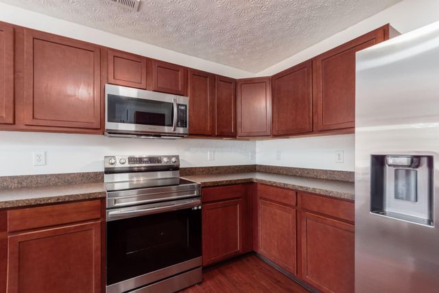 9325 Cliff Springs Trail, Columbus, OH 43240