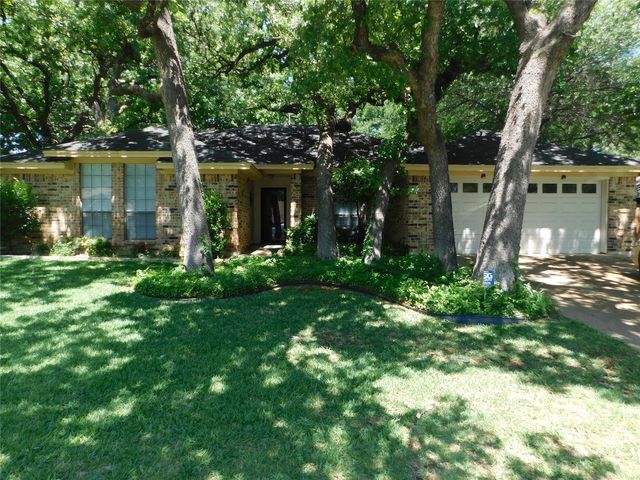 6749 Ridgewood Drive, North Richland Hills, TX 76182