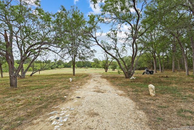 124 Valley Creek, Cedar Creek, TX 78612