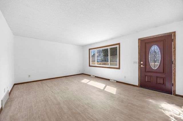 415 6th Street SW, Cokato, MN 55321