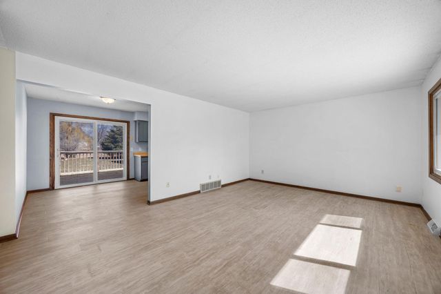 415 6th Street SW, Cokato, MN 55321