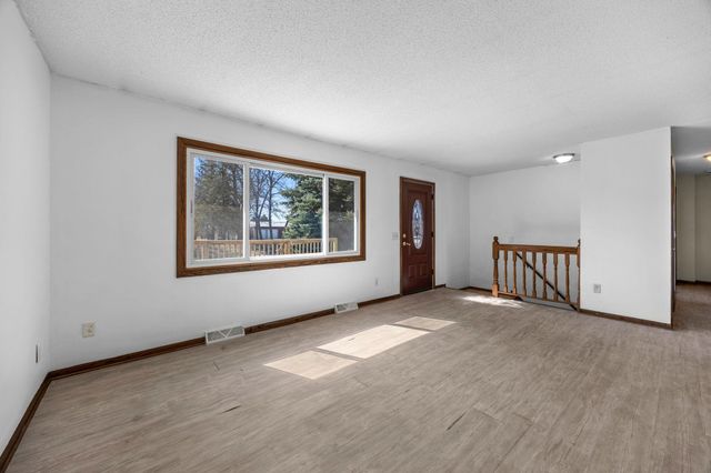 415 6th Street SW, Cokato, MN 55321