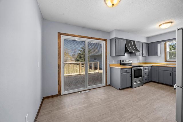 415 6th Street SW, Cokato, MN 55321