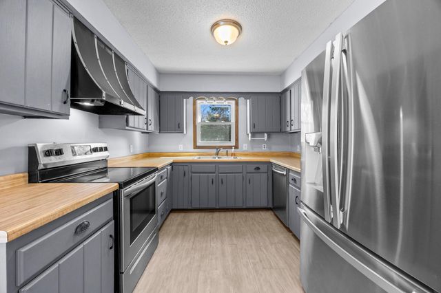 415 6th Street SW, Cokato, MN 55321