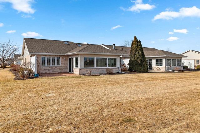 1617 TWIN LAKES CIRCLE, Green Bay, WI 54311