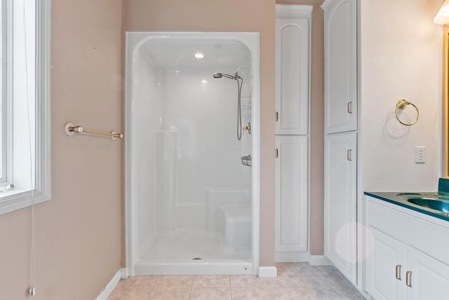 1617 TWIN LAKES CIRCLE, Green Bay, WI 54311