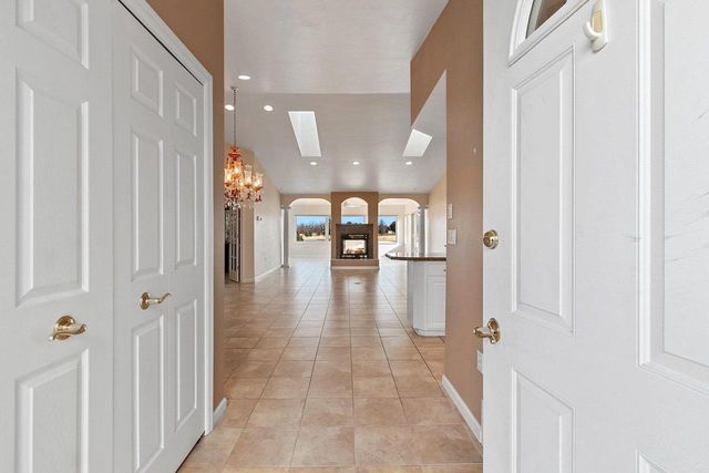 1617 TWIN LAKES CIRCLE, Green Bay, WI 54311