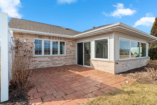 1617 TWIN LAKES CIRCLE, Green Bay, WI 54311