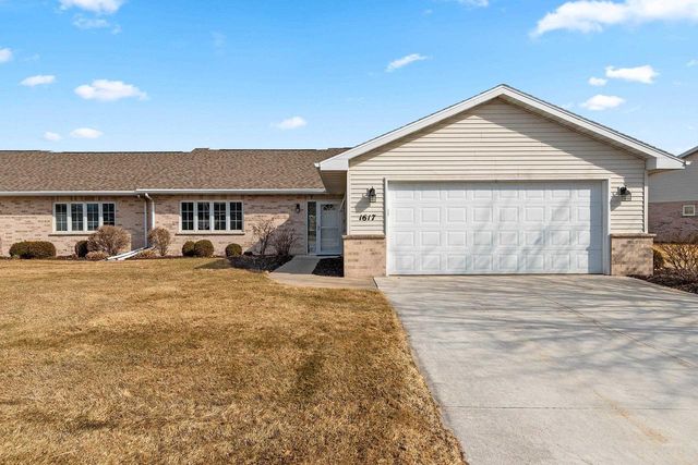 1617 TWIN LAKES CIRCLE, Green Bay, WI 54311