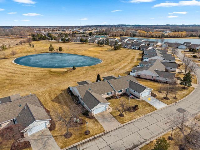 1617 TWIN LAKES CIRCLE, Green Bay, WI 54311