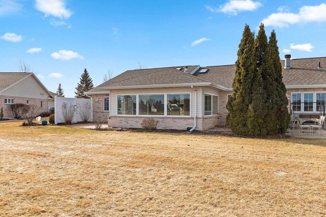 1617 TWIN LAKES CIRCLE, Green Bay, WI 54311