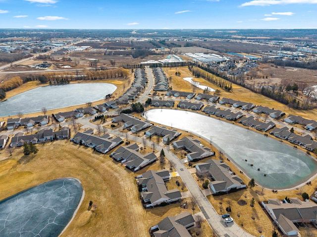 1617 TWIN LAKES CIRCLE, Green Bay, WI 54311