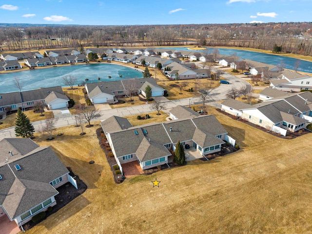 1617 TWIN LAKES CIRCLE, Green Bay, WI 54311