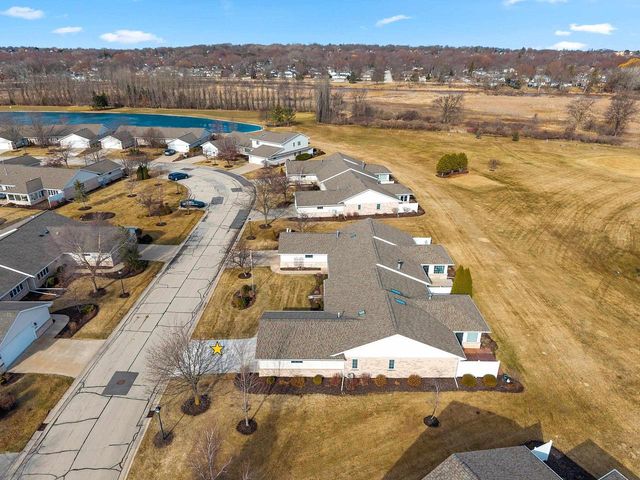 1617 TWIN LAKES CIRCLE, Green Bay, WI 54311