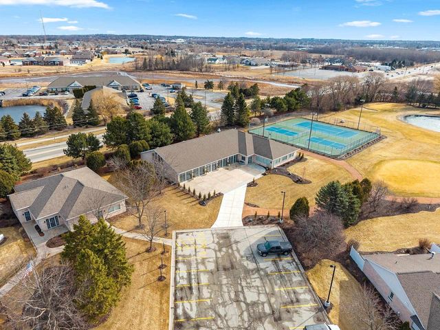 1617 TWIN LAKES CIRCLE, Green Bay, WI 54311