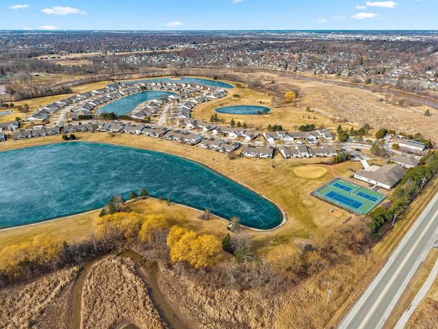 1617 TWIN LAKES CIRCLE, Green Bay, WI 54311