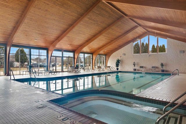 1617 TWIN LAKES CIRCLE, Green Bay, WI 54311