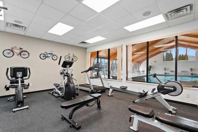 1617 TWIN LAKES CIRCLE, Green Bay, WI 54311