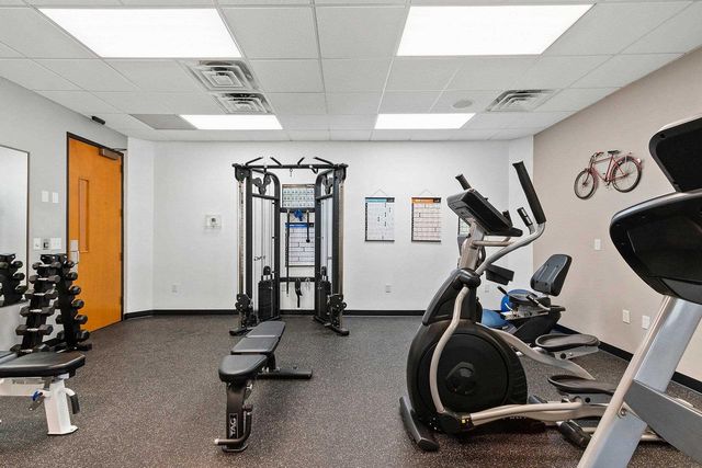 1617 TWIN LAKES CIRCLE, Green Bay, WI 54311