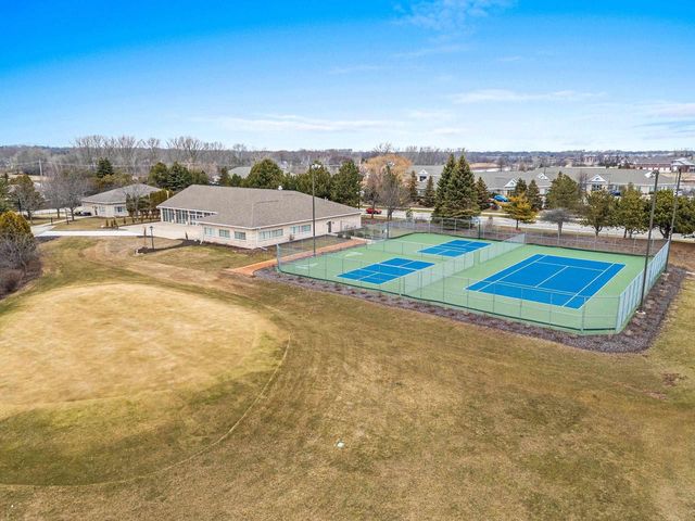 1617 TWIN LAKES CIRCLE, Green Bay, WI 54311