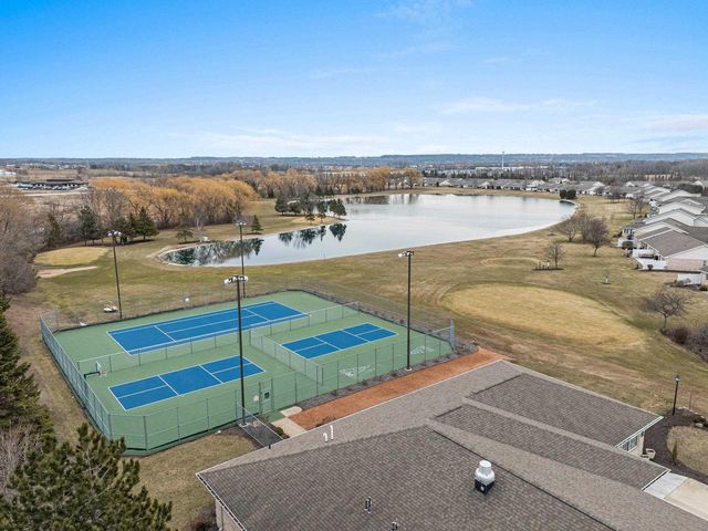 1617 TWIN LAKES CIRCLE, Green Bay, WI 54311