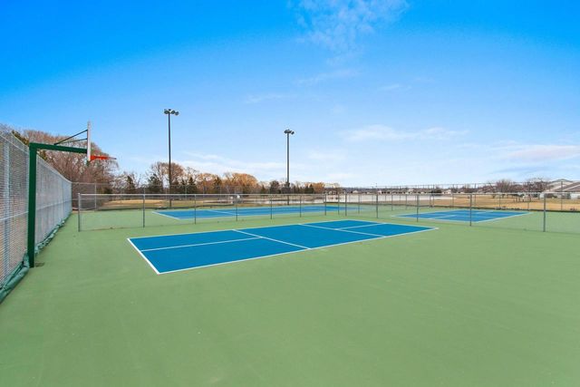 1617 TWIN LAKES CIRCLE, Green Bay, WI 54311